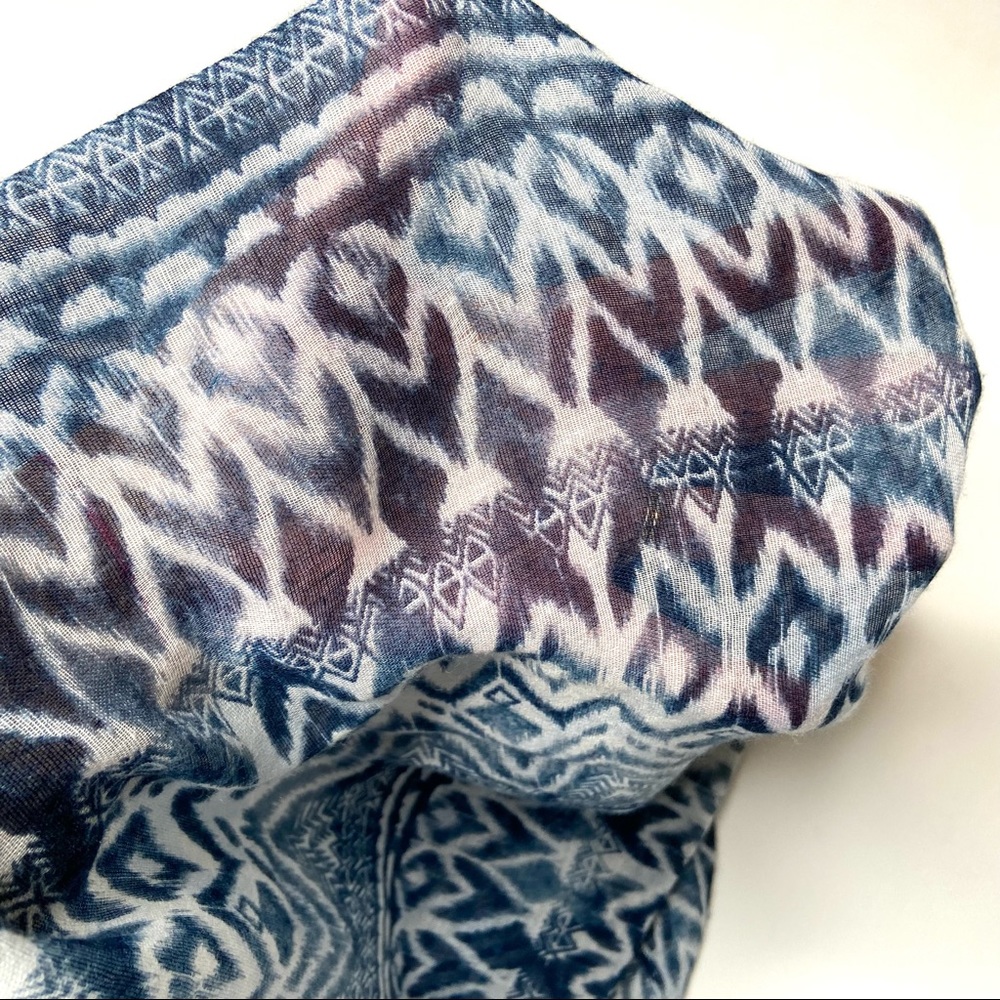 CHARLOTTE RUSSE Infinity Scarf - Picture 8 of 9